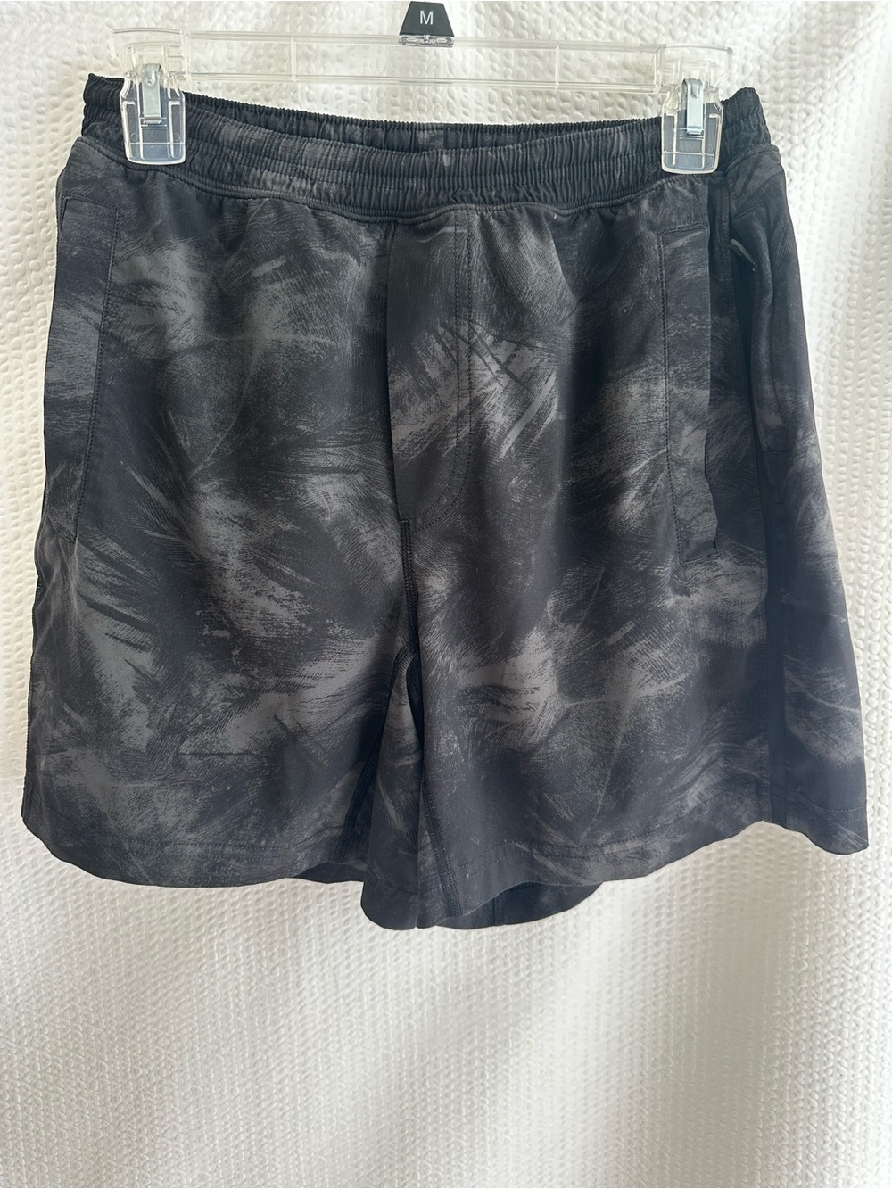 LULULEMON Pace Breaker Black Gray Abstract Print Men's Lined Running Shorts Medi